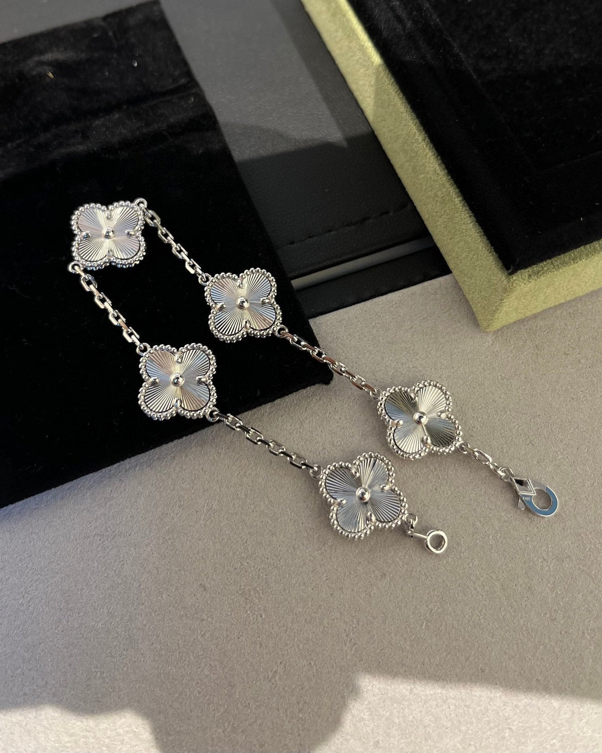 [Aura Jewels]New  CLOVER 5 MOTIF LASER BRACELET COLLECTION