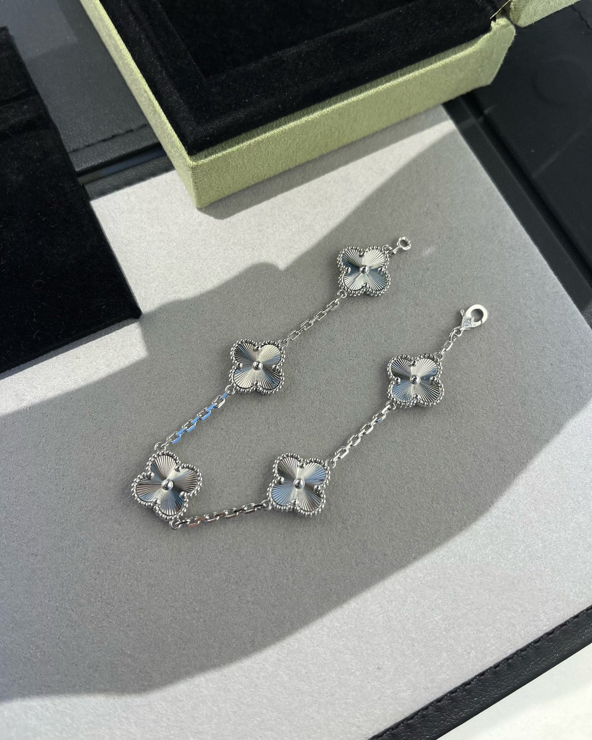 [Aura Jewels]New  CLOVER 5 MOTIF LASER BRACELET COLLECTION